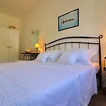 Mediterranean House - Two Bedroom With Terrace And Sea View Apartman