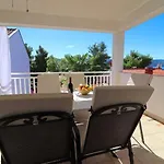 Mediterranean House - Two Bedroom With Terrace And Sea View Apartman
