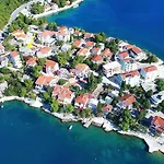 Apartman Mediterranean House - Two Bedroom With Terrace And Sea View