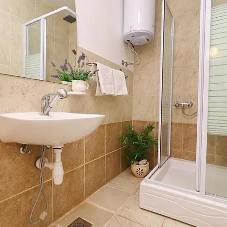 Apartman Mediterranean House - Two Bedroom With Terrace And Sea View