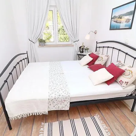 Mediterranean House - Two Bedroom With Terrace And Sea View *