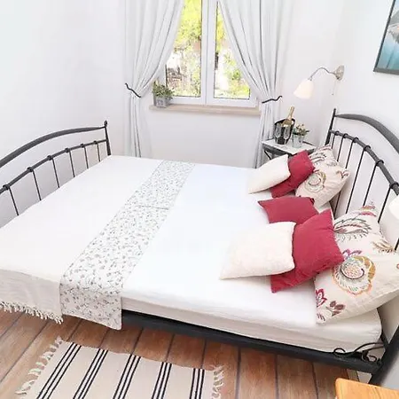 Mediterranean House - Two Bedroom With Terrace And Sea View Apartman Klek