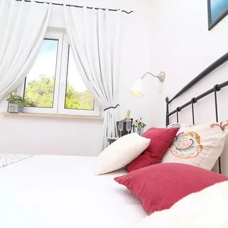 Mediterranean House - Two Bedroom With Terrace And Sea View *