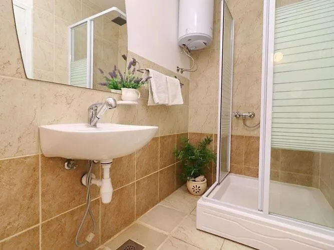 Daire Mediterranean House - Two Bedroom With Terrace And Sea View