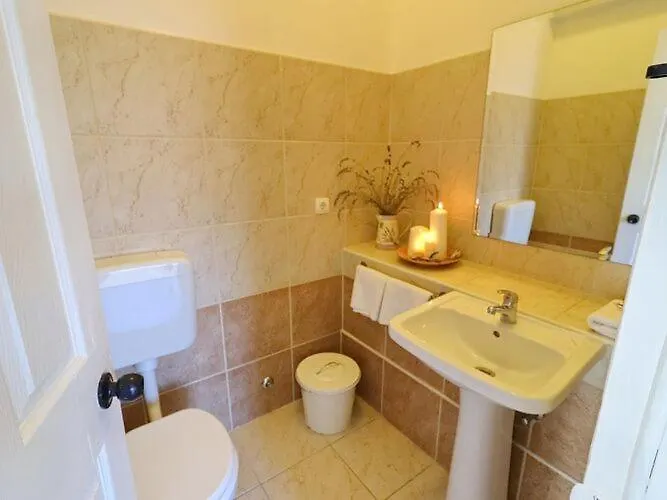 Daire Mediterranean House - Two Bedroom With Terrace And Sea View Klek