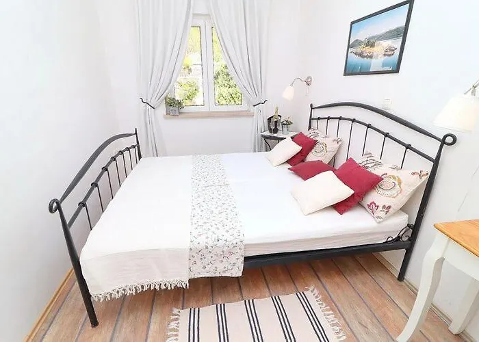 Mediterranean House - Two Bedroom With Terrace And Sea View *