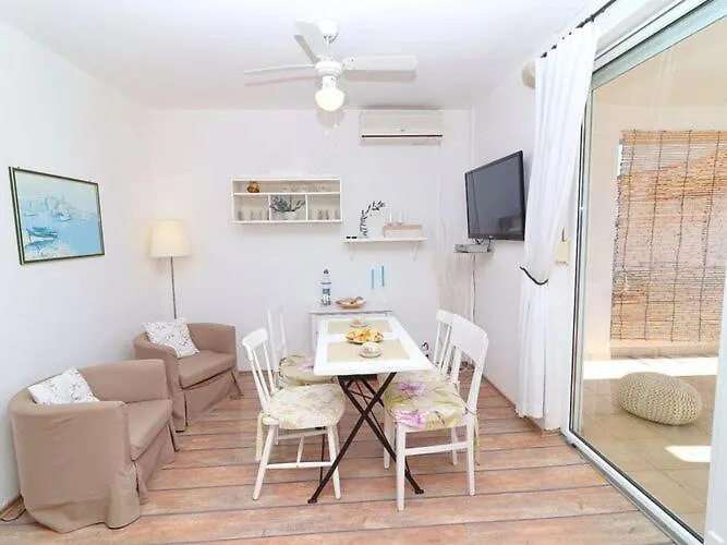 Daire Mediterranean House - Two Bedroom With Terrace And Sea View Klek