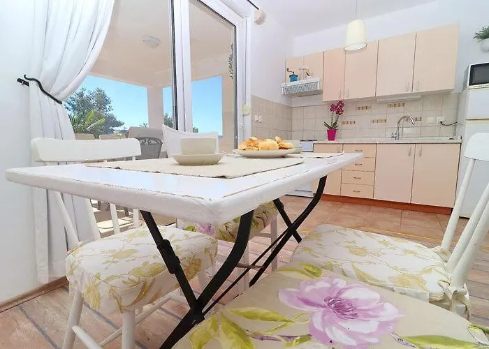 Daire Mediterranean House - Two Bedroom With Terrace And Sea View *