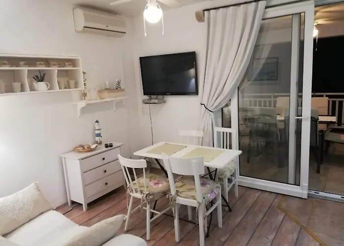 Daire Mediterranean House - Two Bedroom With Terrace And Sea View Klek